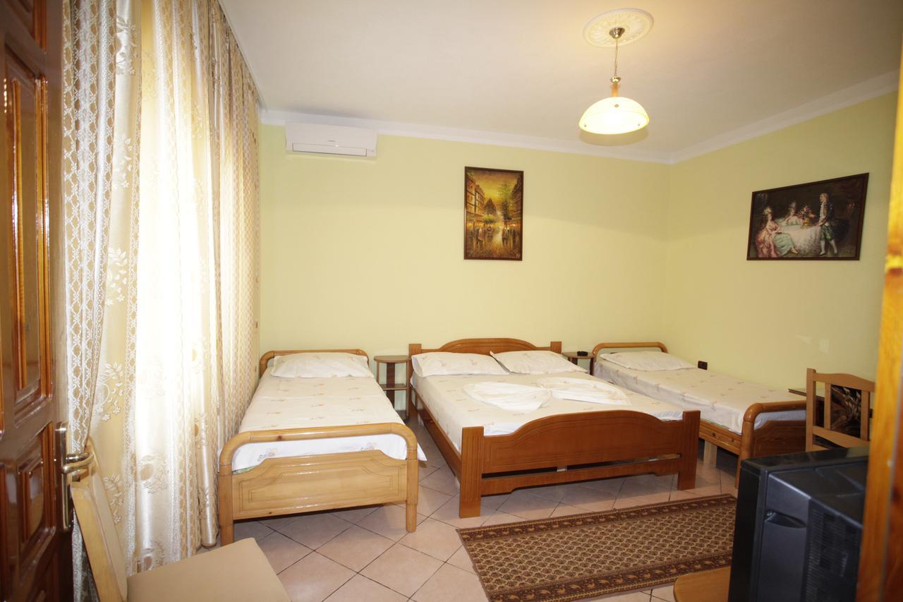 Alen Bar Hotel Тирана Екстериор снимка