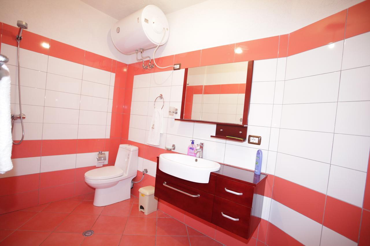 Alen Bar Hotel Тирана Екстериор снимка
